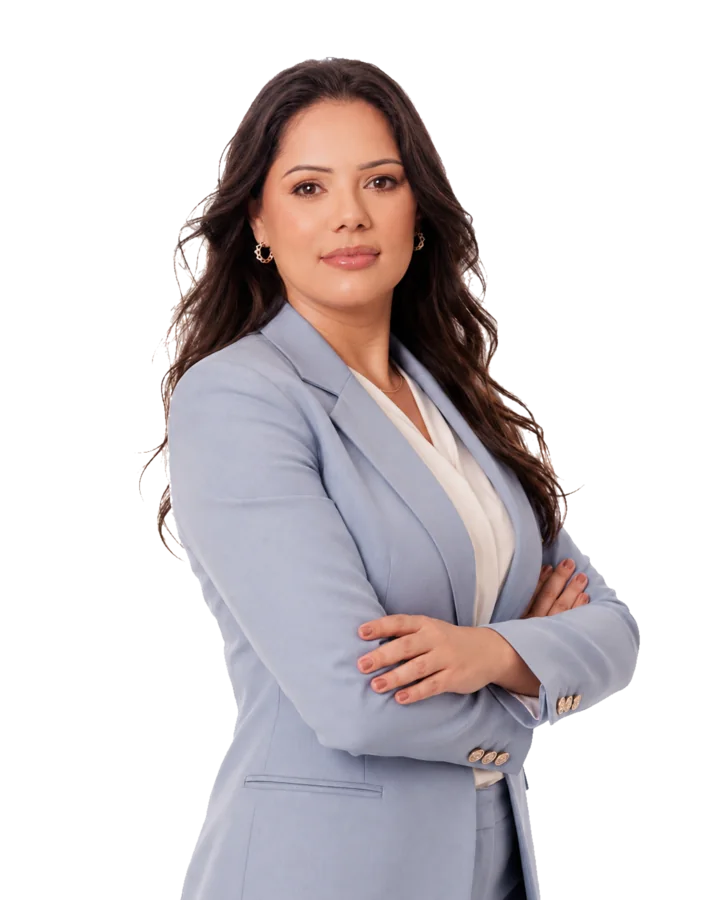 Franciele Sofiati wearing a powder-blue suit with her arms folded.