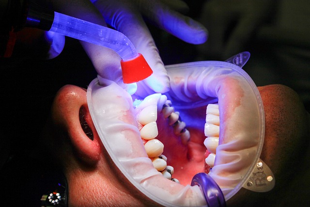 Imagem editorial de atendimento e cuidado profissional para mmp — microinfusão de medicamentos na pele em Londrina, imagem 2.