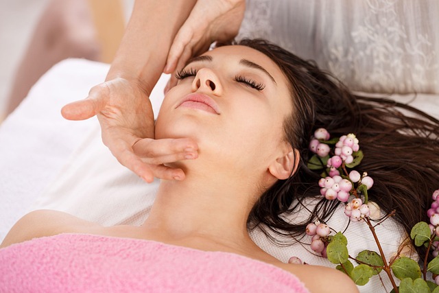 Imagem editorial de atendimento e cuidado profissional para peeling retinoico em Londrina, imagem 3.